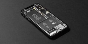 what damages phone battery